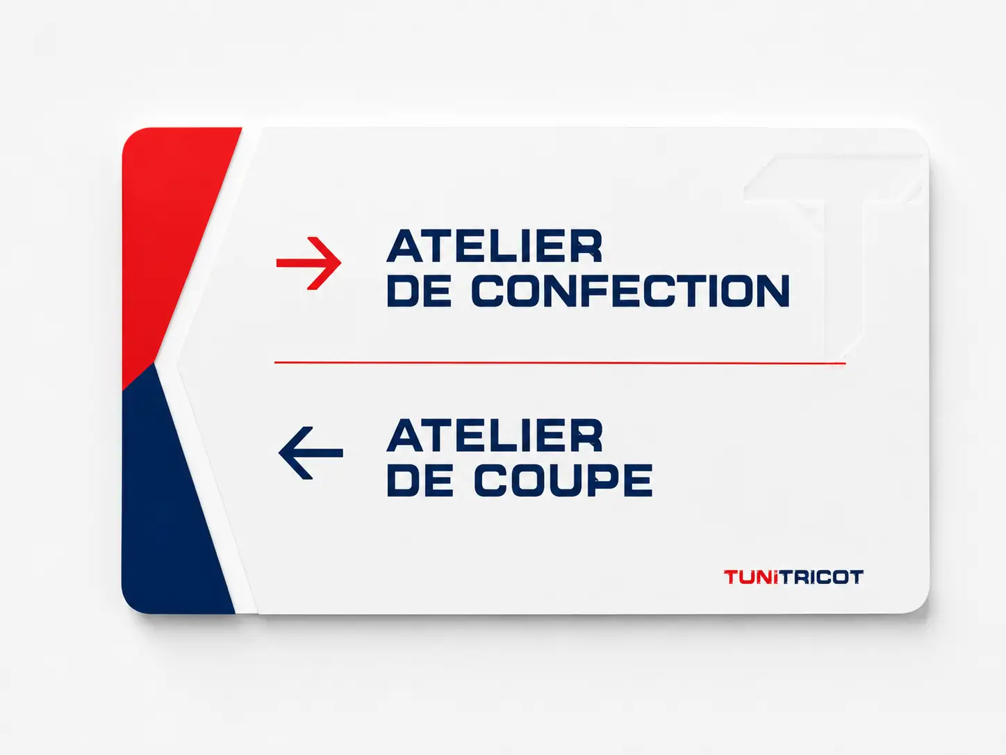 Plaques d'identification apposées sur les portes de locaux techniques